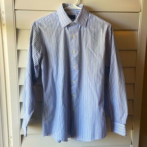 Arrow. Men’s lung sleeve fitted button-down. Size 32/33.